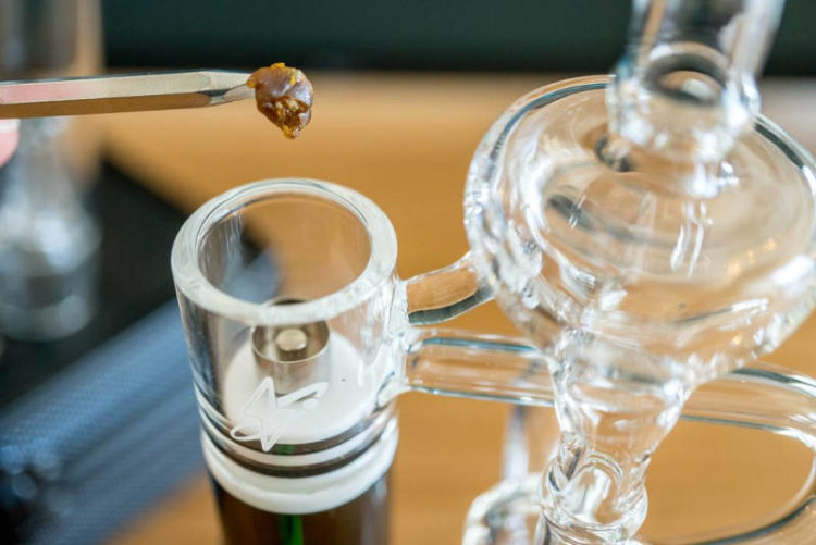 BEAKER BONGS FOR SALE: THE BEST WAY TO ENJOY YOUR SMOKING EXPERIENCE